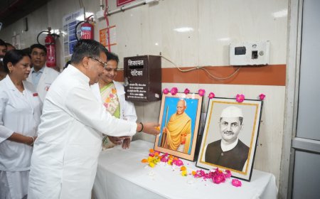 कैबिनेट मंत्री जयवीर सिंह ने अपने जन्मदिवस के अवसर पर श्यामा प्रसाद मुखर्जी (सिविल अस्पताल) में फल वितरित किए