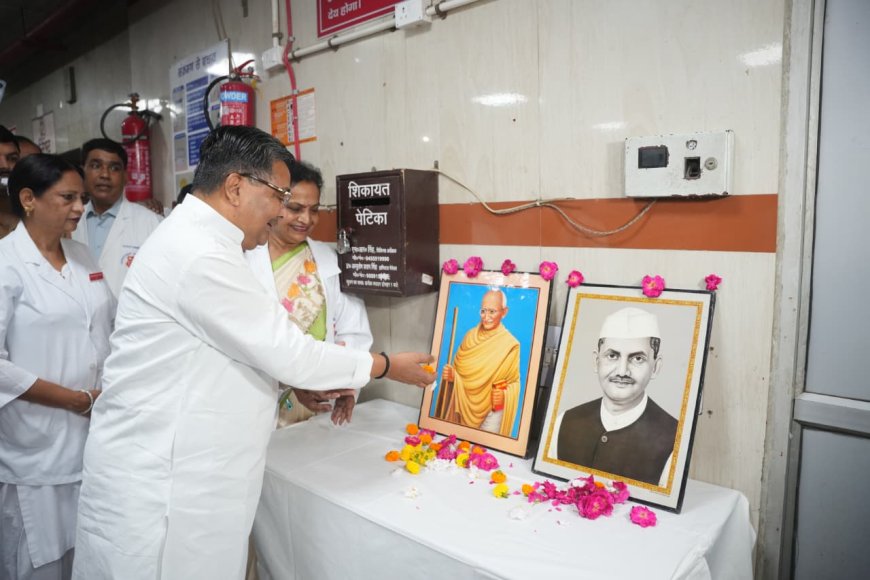 कैबिनेट मंत्री जयवीर सिंह ने अपने जन्मदिवस के अवसर पर श्यामा प्रसाद मुखर्जी (सिविल अस्पताल) में फल वितरित किए